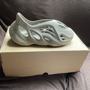 Adidas Yeezy Foam Runner “Stone Sage” sz 7